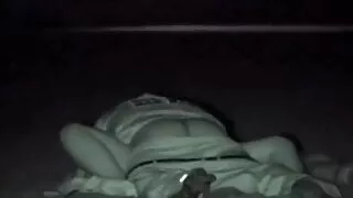 Młoda suka w obcisłych darmowy seks zbiorowy spodniach łatwo uwiodła faceta
