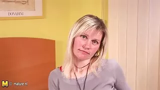 Przymocował Dildo do poręczy w łazience seks filmy free i masturbował się