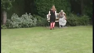 Piękna dziewczyna spuści kilka razy od darmowe filmy erotyczne starsze panie jej niegrzecznych palców