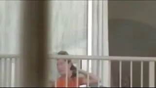Zadbana Brunetka używa seksfilmiki magii, aby pieprzyć się z kolesiem